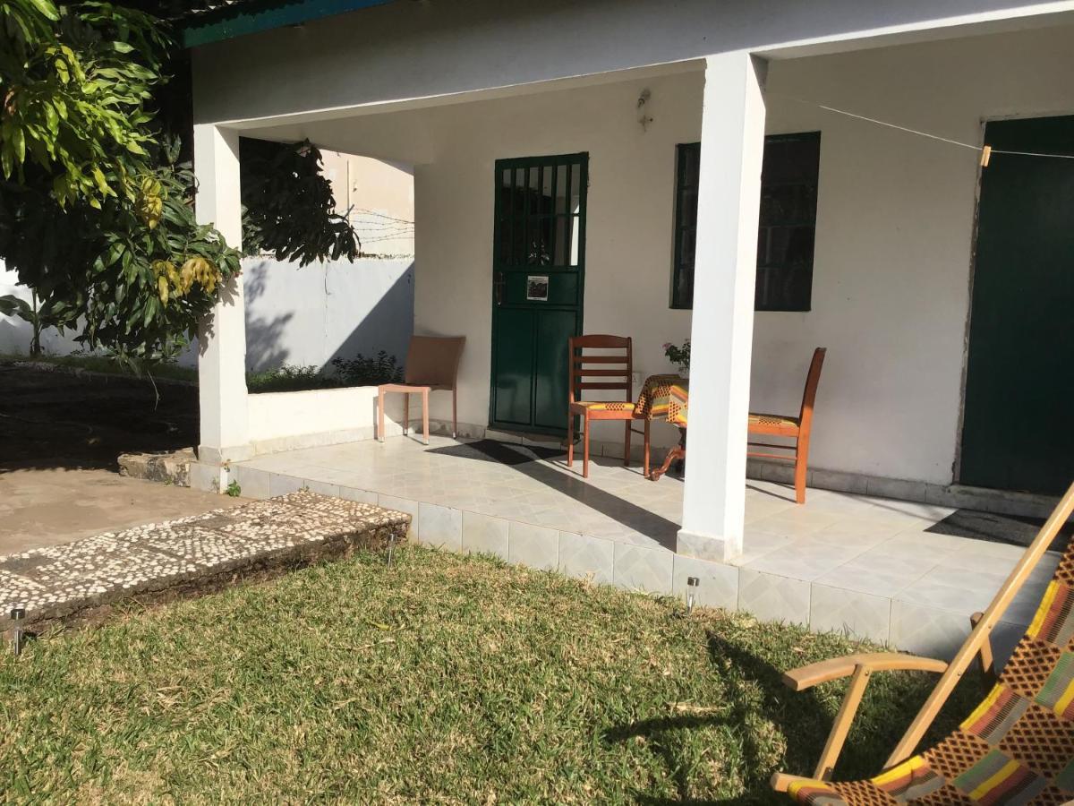Anns Guesthouse Bakaugambia Kültér fotó